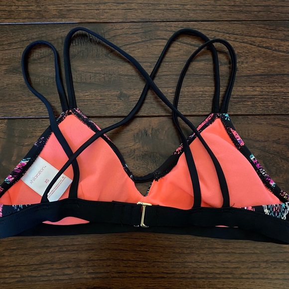 Patterned Bikini Top - Picture 2 of 3